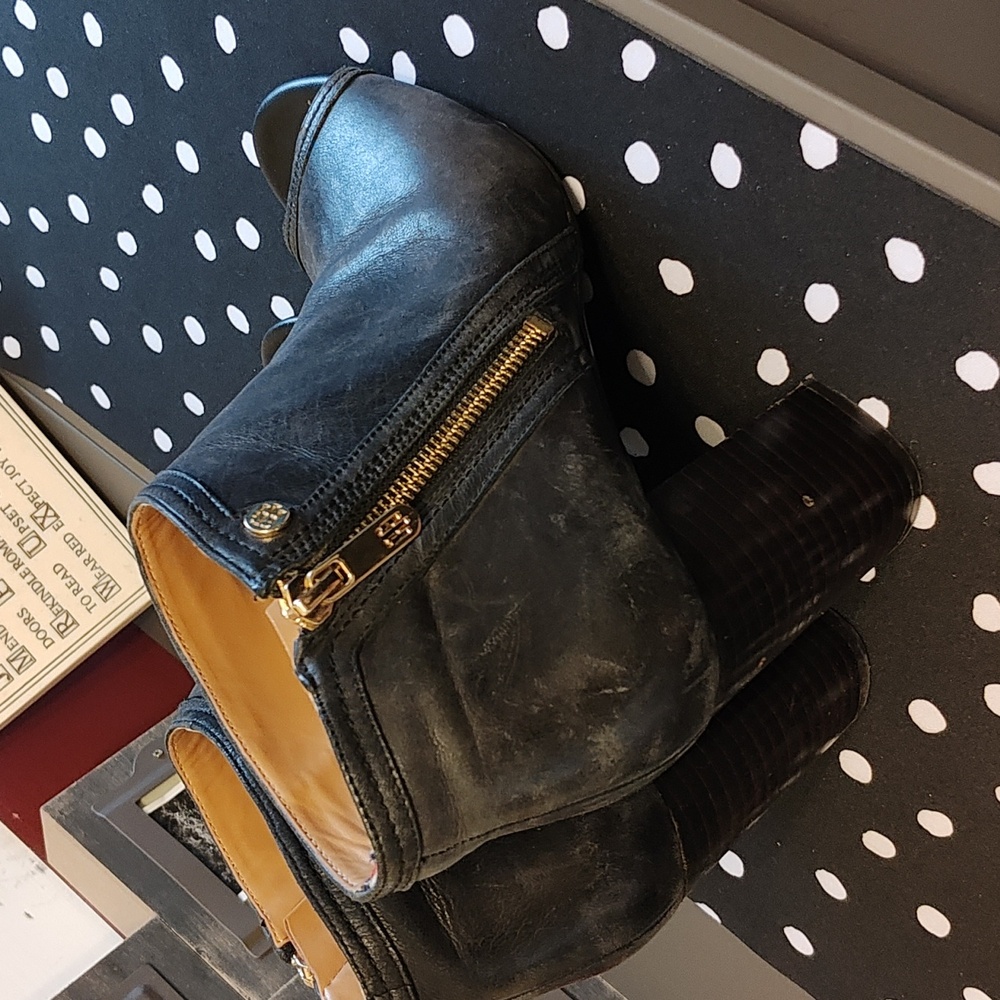 EUC Tommy Hilfiger ankle boot heels
